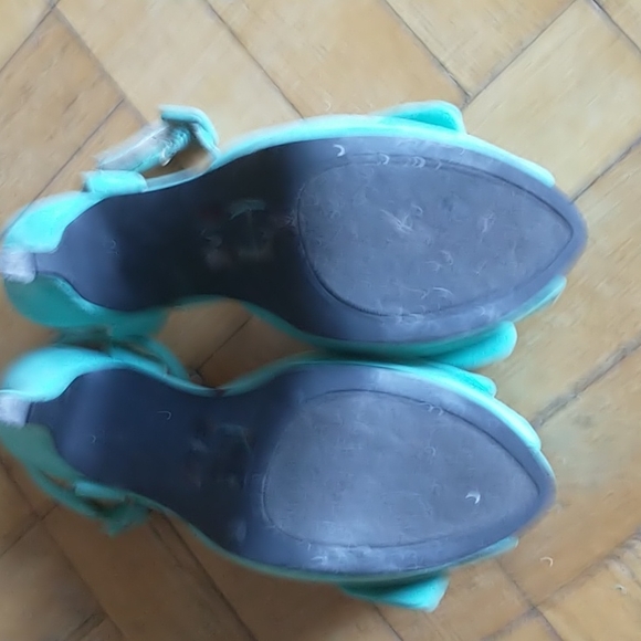 Gorgeous turquoise platform heels with bow, size 9 - Picture 4 of 4